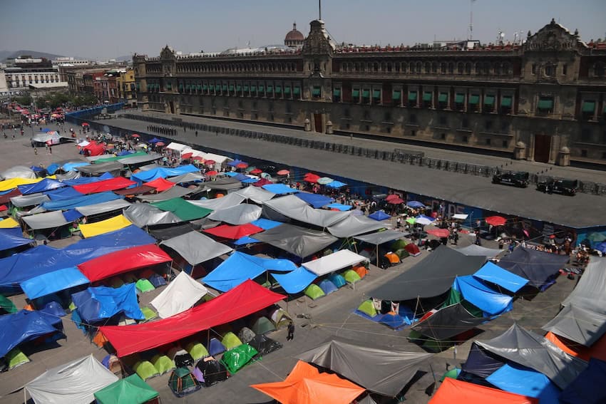 Teachers paro in Zocalo