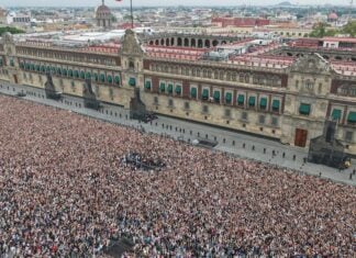 BTS fans at Zócalo
