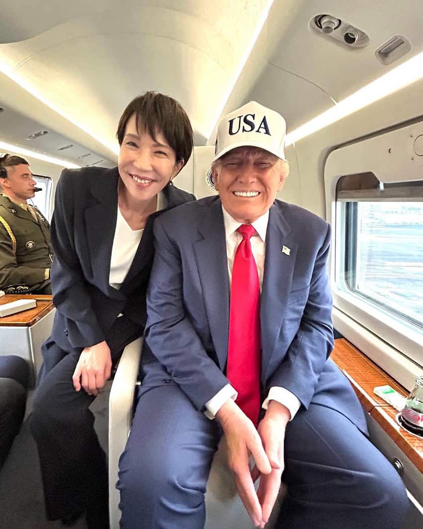 Japanese PM Takaichi poses for a photo with Trump on Air Force One