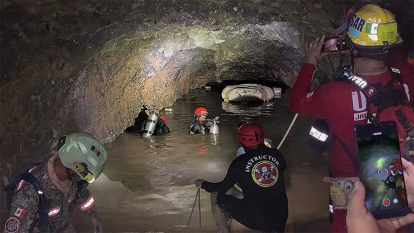 Divers brought in for the rescue efforts after a Sinaloa mine disaster