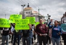 The heightened security in and around Mexico City's Historic Center, due to threats of protests and the construction of the FIFA Fan Festival in the Zócalo, is frustrating business owners, who claim there is no foot traffic.