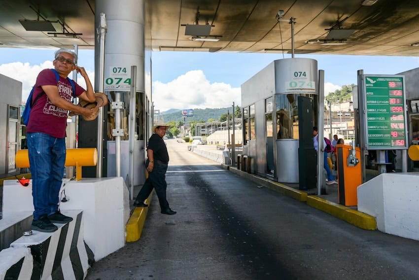 With direct talks broken off, police prepare for more protest actions from CNTE
