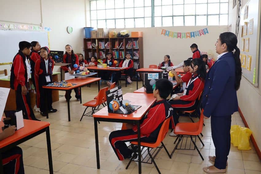 School was finally back in session on Monday in Oaxaca after members of the local CNTE teachers' union spent 25 days on strike.