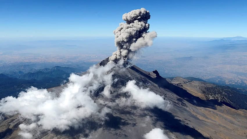 Popocatépetl expelling smoke and ash