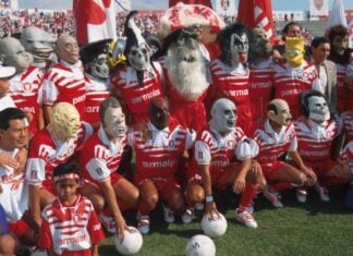 1997 Toros Neza in Halloween masks