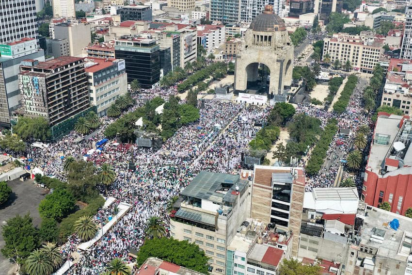 Aerial shot of 100,000 people gathered in support of President Sheinbaum on Sunday at Mexico City's Monument to the Revolution