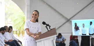 President Sheinbaum smiles from the podium of her morning press conference in Veracruz June 5