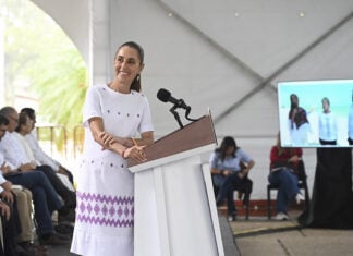 President Sheinbaum smiles from the podium of her morning press conference in Veracruz June 5