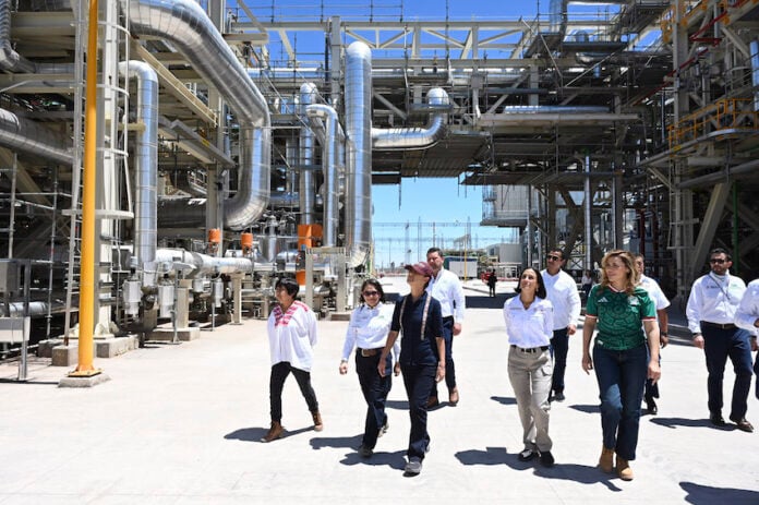 Government officials touring the “González Ortega” combined-cycle plant in Mexicali, Baja California