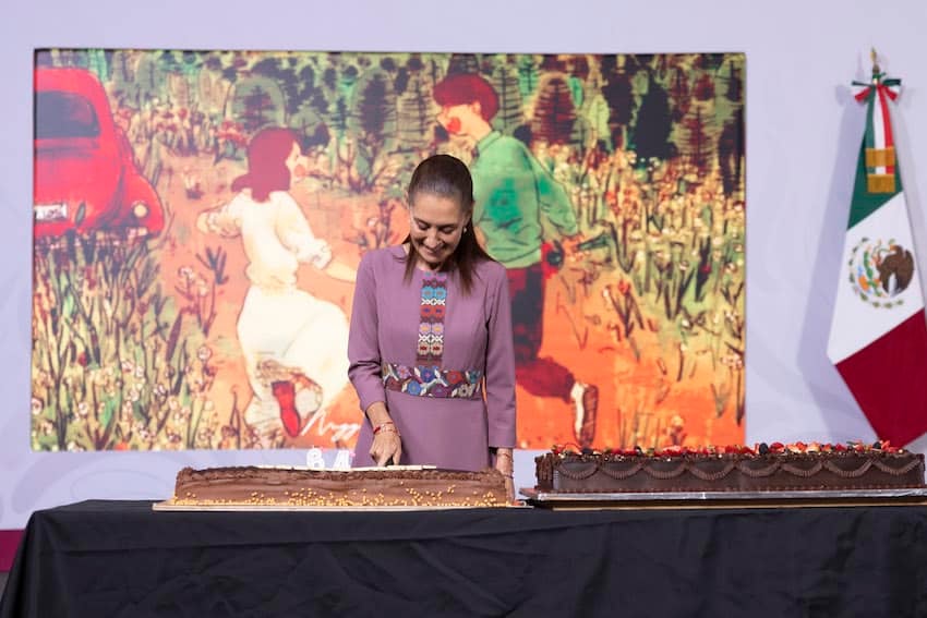 President Sheinbaum cuts a birthday cake at her mañanera on June 24, 2026.