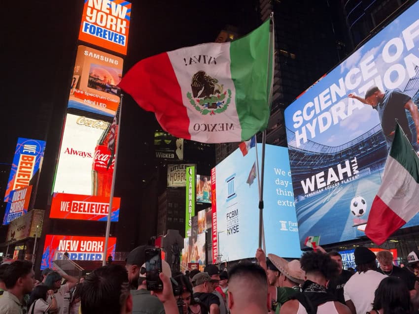From Times Square to Brooklyn, Mexico fans turned NYC into a party for El Tri match with South Korea