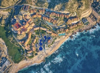 A drone shot of Baja California Sura and Los Cabos