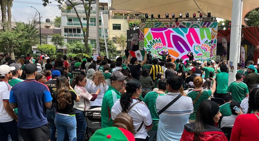 Just under 1,000 Narvarte residents attended the Parque Las Americas Fan Fest on Thursday in Mexico City.