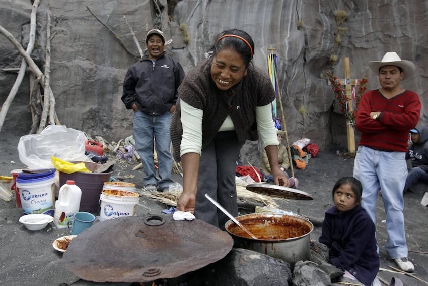 Santiago Xalitzintla residents making food