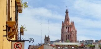 Streets and the parroquia of San Miguel de Allende