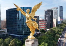 The Angel of Independence monument, high above Paseo de la Reforma in Mexico City.