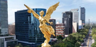 The Angel of Independence monument, high above Paseo de la Reforma in Mexico City.