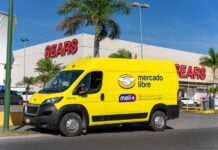 Mercado Libre van in front of SEARS store