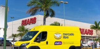 Mercado Libre van in front of SEARS store