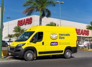 Mercado Libre van in front of SEARS store