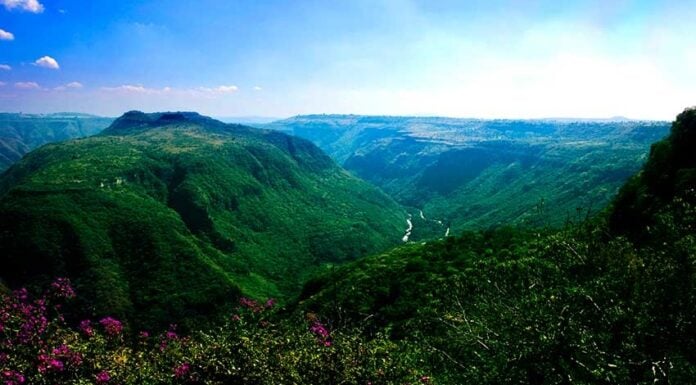 The spectacular Cañon de Oblatos, also known as Cañon de Huentitán, with its 500 meter drop to the valley below