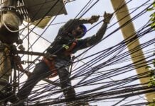 CFE technician working on an electric pole