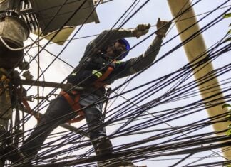CFE technician working on an electric pole