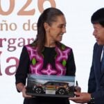 Sheinbaum with Kia Mexico CEO