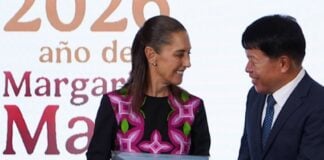 Sheinbaum with Kia Mexico CEO