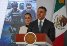Security Minister Omar García Harfuch discusses the arrest of "R1," alleged mastermind of Mayor Carlos Manzo's murder, at the July 31 mañanera as President Sheinbaum looks on