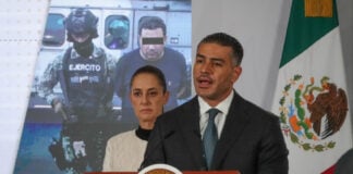 Security Minister Omar García Harfuch discusses the arrest of "R1," alleged mastermind of Mayor Carlos Manzo's murder, at the July 31 mañanera as President Sheinbaum looks on