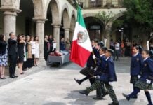 Kids performing the Honores a la Bandera in Mexico