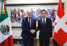 Mexico's Minister of Foreign Affairs and President of Switzerland shaking hands