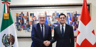 Mexico's Minister of Foreign Affairs and President of Switzerland shaking hands