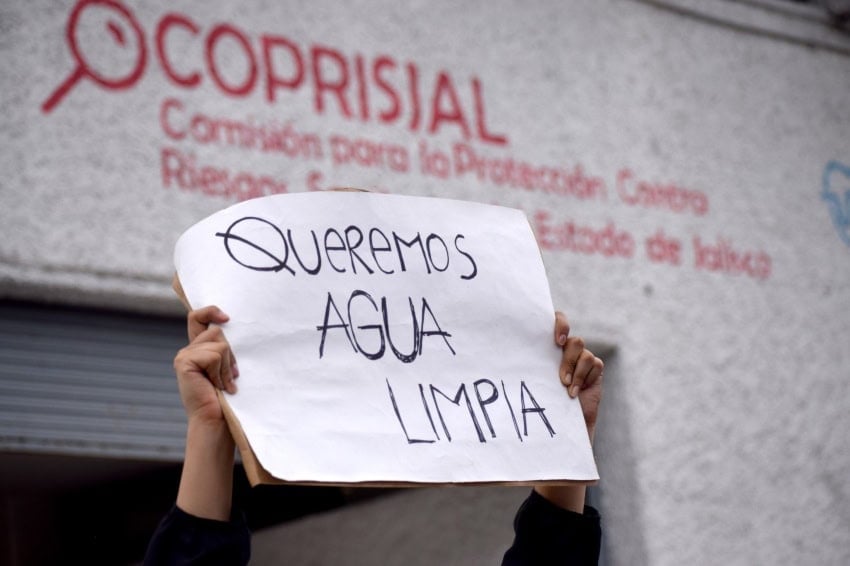 "We want clean water" sign in Guadalajara protest
