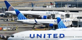 United Airlines planes