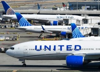 United Airlines planes