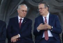 José Medina Mora alongside Marcelo Ebrard