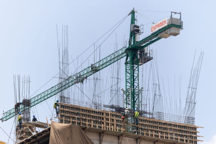 Construction of a luxury apartment building on Insurgentes Centro Avenue in Mexico City, August 2026