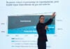 President Claudia Sheinbaum at her August 6 press conference, with a chart of natural gas consumption, imports and non-conventional (fracking) projected production