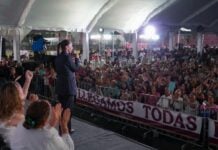 Sheinbaum speaks to a group of retired women in México state.