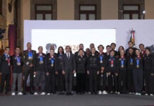 Sheinbaum with Conade Chief Rommel Pacheco and Mexican athletes