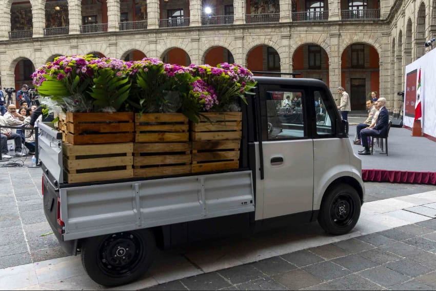 Olinia Carga, a Mexico-made EV