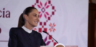 President Sheinbaum at the podium of her August 13 mañanera press conference