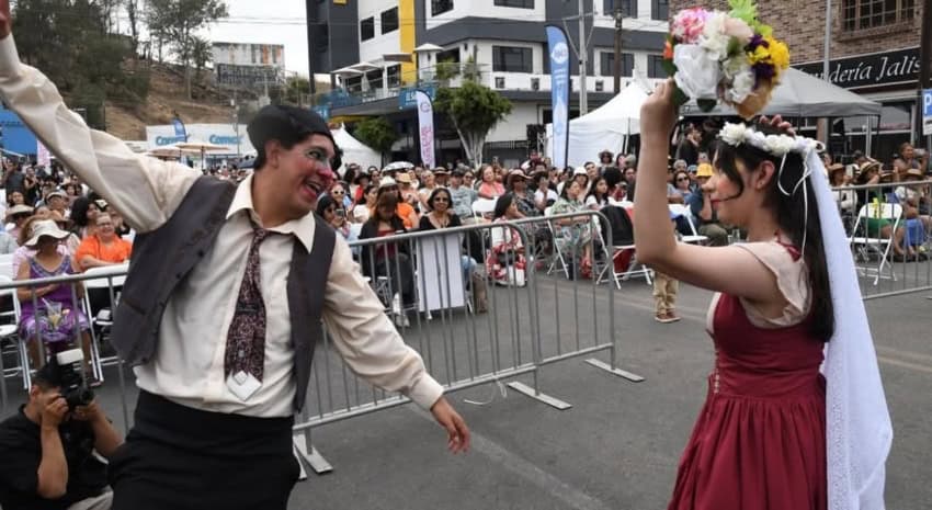 Opera end la Calle in Tijuana