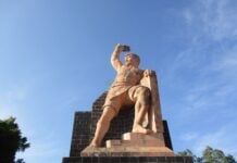 Statue of El Pípila