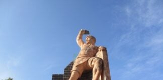 Statue of El Pípila