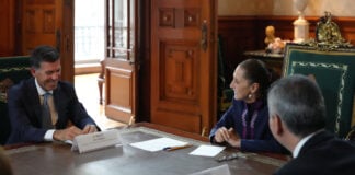President Sheinbaum meets with Goldman Sachs President John Waldron in the National Palace