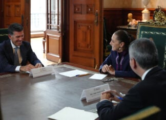 President Sheinbaum meets with Goldman Sachs President John Waldron in the National Palace