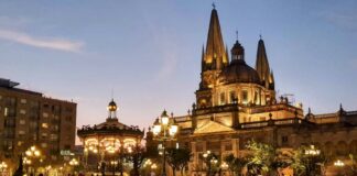 Guadalajara cathedral at dusk